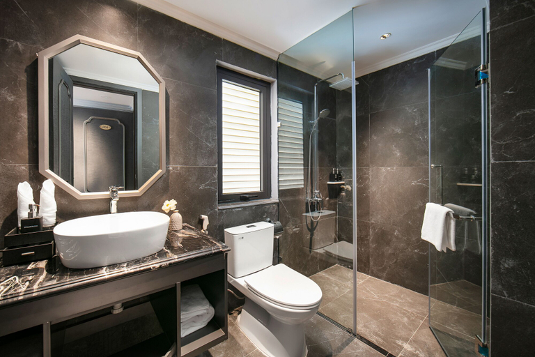 Bathroom 4, L'Heritage Hotel, Hoàn Kiếm