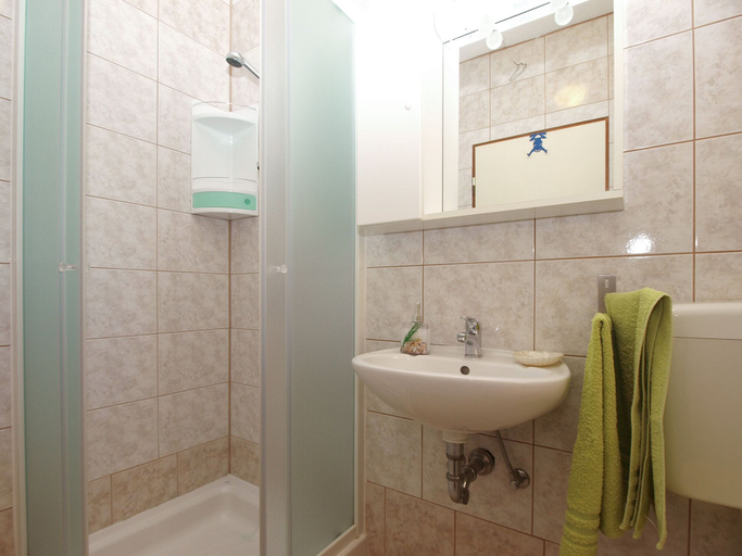 Bathroom 3, Apartment 1318, Medulin