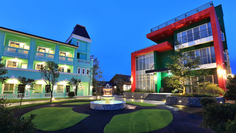 Exterior & Views