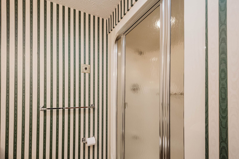 Bathroom 3, Marlan Cove, Garrett