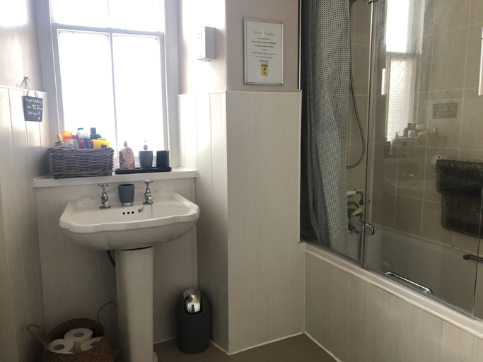 Bathroom, Brackencrag, Cumbria