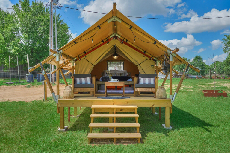 Family & Kids 1, Glamping at BeeWeaver Honey Farm, Grimes