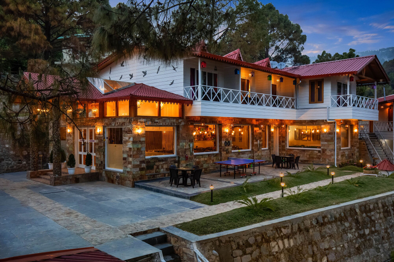 Exterior & Views