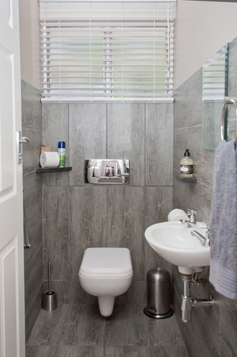 Bathroom 5, Miles B&B Guesthouse, Eden