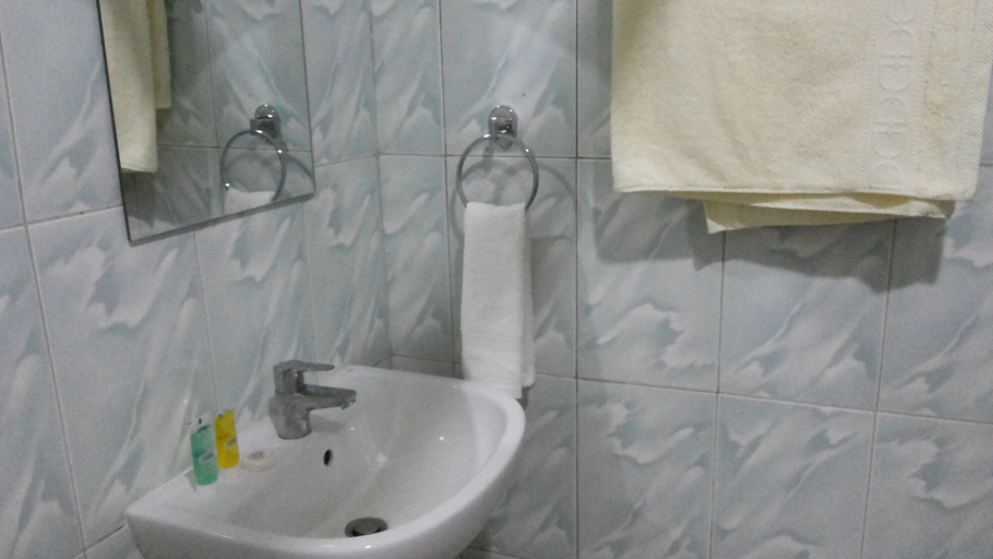 Bathroom 3, Hotel Com Apartment, Entebbe