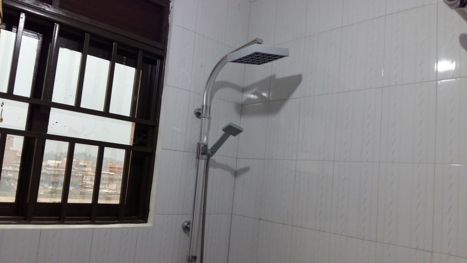 Bathroom 3, Leisure Park International Hotel, Mbarara