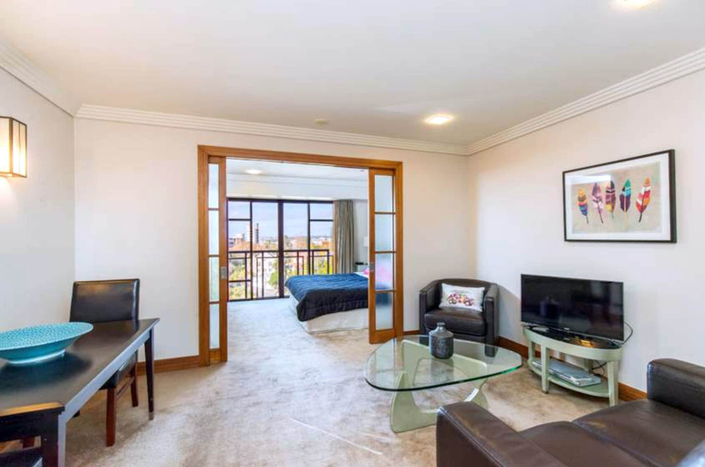 Others 5, Elegant Apartment With City View, Waitakere