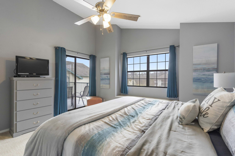 Bedroom 3, Guest House at The Greens - Dolly Parton's Stampede, Taney