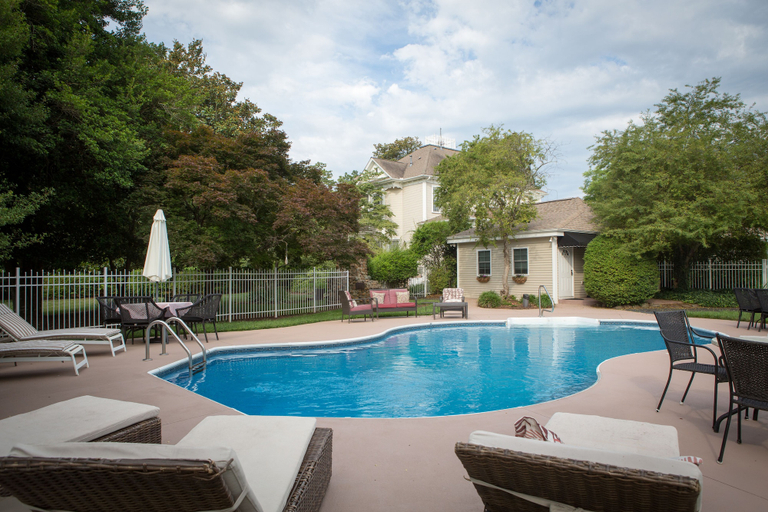Sport & Beauty 5, Burke Manor Inn & Pavilion, Guilford