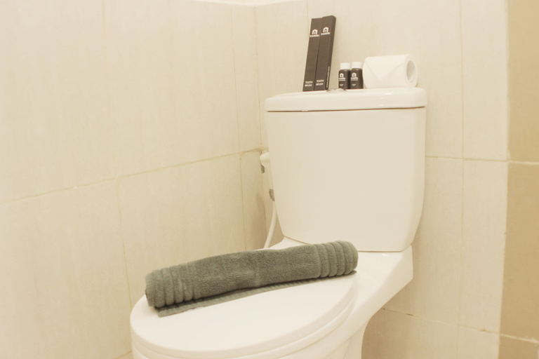 Bathroom 2, Luxury 1Br At Meikarta Apartment, Cikarang
