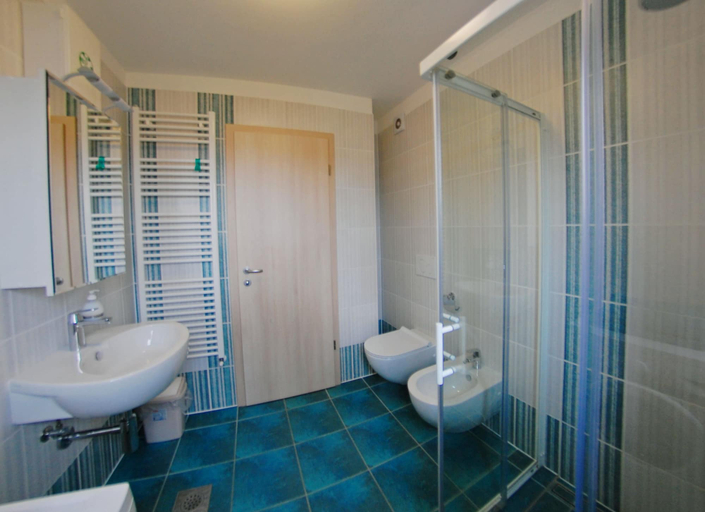 Bathroom 4, Pula Comfort Apartments, Pula