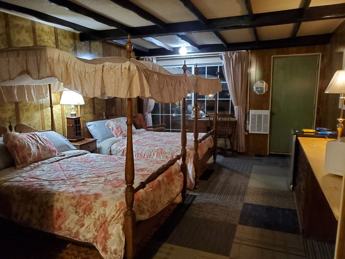 Bedroom 2, Pocono Mountains Hotel and Spa, Wayne