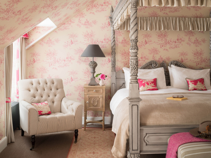 Bedroom 2, Meikleour Arms Hotel and Restaurant, Perthshire and Kinross