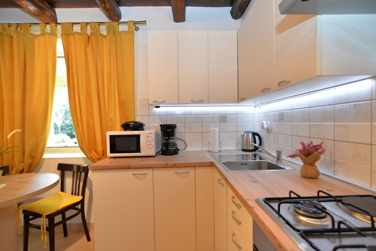 Others 5, Apartment 1122, Ližnjan