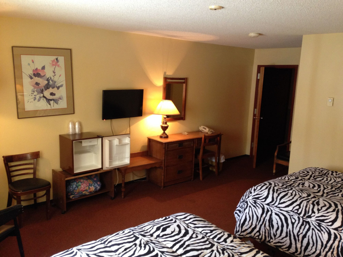 Bedroom 3, Englehart Inn, Timiskaming