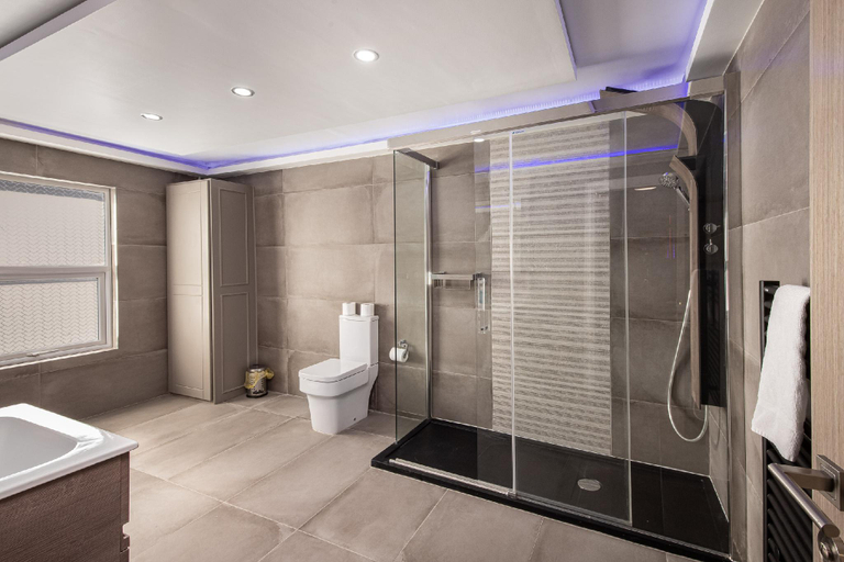 Bathroom 2, Town View Apartment by Sasco, Blackpool