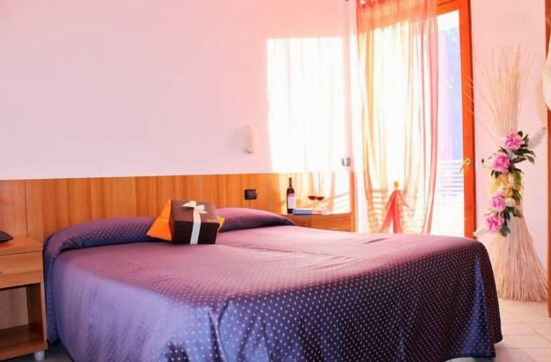 Bedroom 3, Hotel Rezia, Sondrio