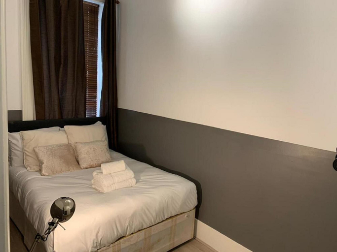 Bedroom 2, Portobello Stays by Stay Guru, London