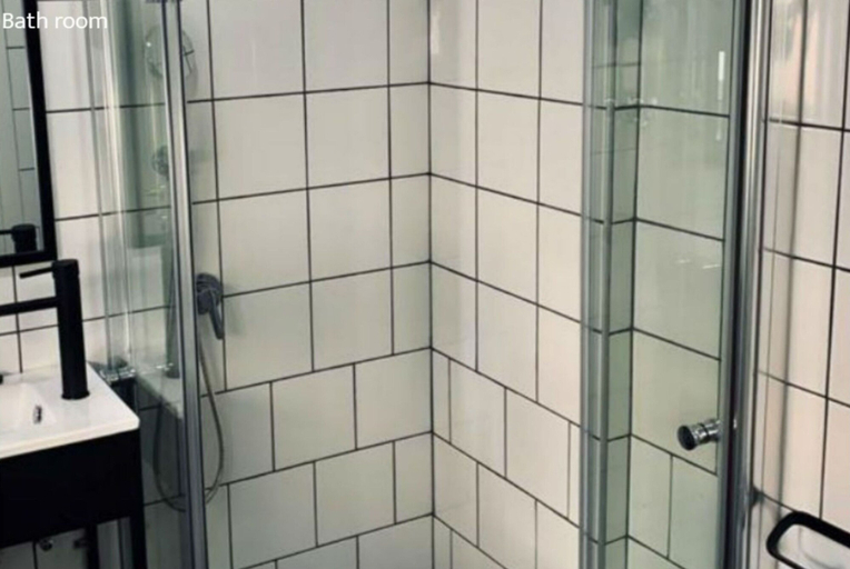 Bathroom, Gia dormitory
