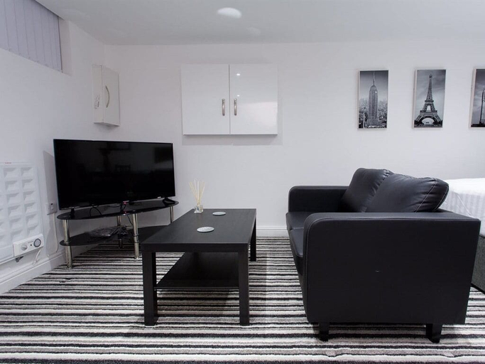 Others 5, Shaftesbury Apartments, Leeds