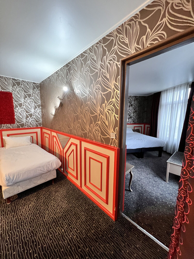 Bedroom 3, Le Grand Hôtel de Valenciennes, Nord