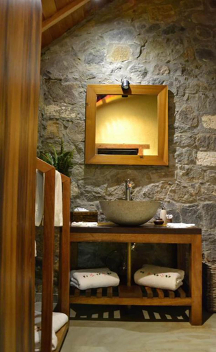 Bathroom 4, Living Heritage Koslanda, Hildummulla