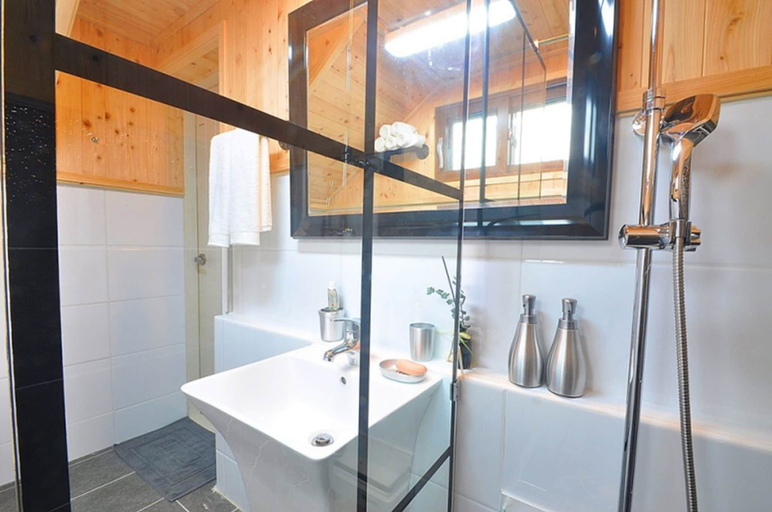 Bathroom, Nonil So Pension, Seogwipo