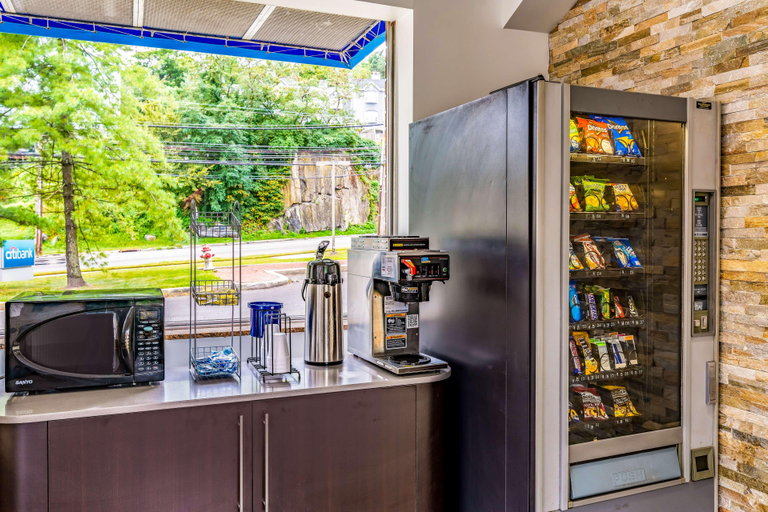 Food & Drinks 3, Motel 6 Elmsford, NY - White Plains, Westchester