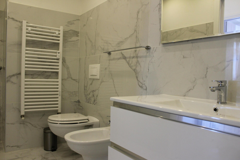 Bathroom 4, Art Apartment stazione A, Florence