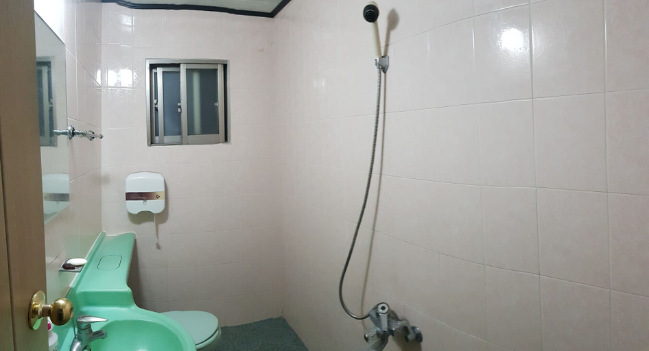 Bathroom, Gyeongju Dongsung Youthtel, Gyeongju