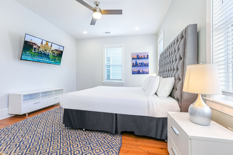 Bedroom 3, Stunning Modern and Fully-Upgraded 5 BR with Pool, Orleans