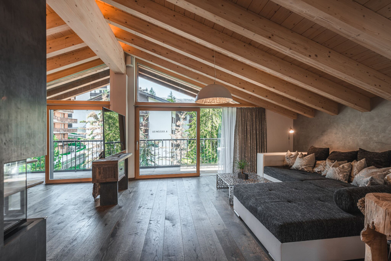 Living area 3, Joes Luxury home, Visp