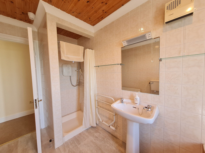 Bathroom 3, Sea View Cottage, Errislannan