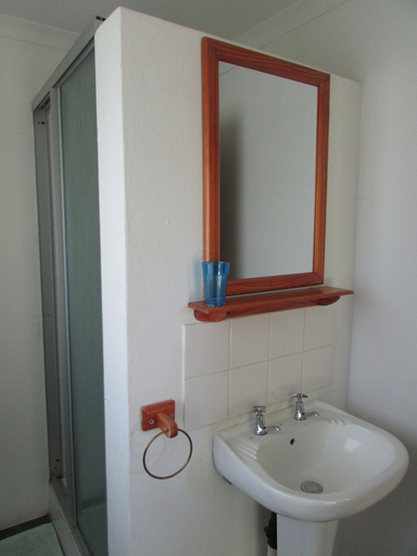 Bathroom 3, Absolute Leisure Cottages, Nkangala
