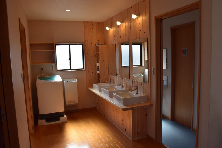 Bathroom 3, Minshuku Nishidomari, Tsushima
