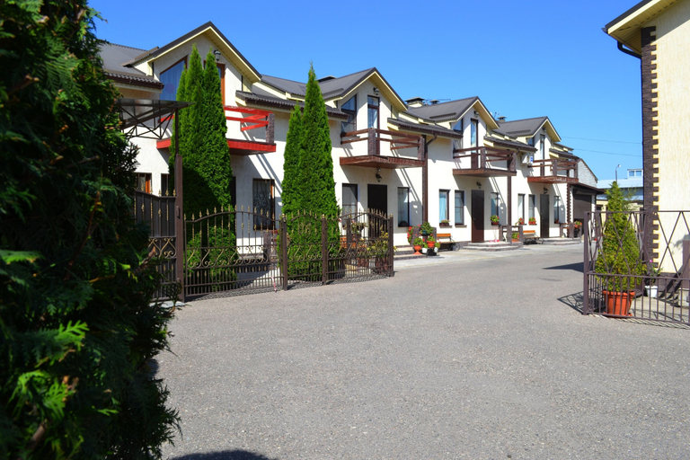 Exterior & Views