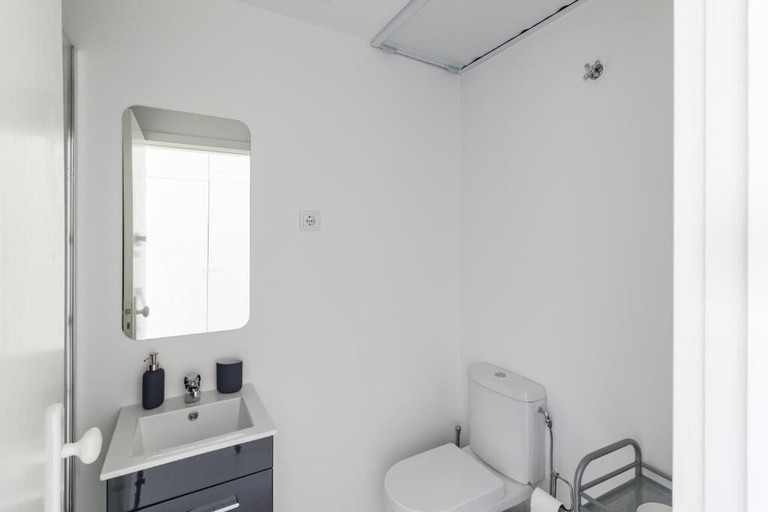 Bathroom 2, Studio 24, Porto