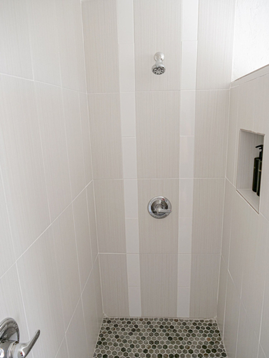 Bathroom 4, Glamping at BeeWeaver Honey Farm, Grimes