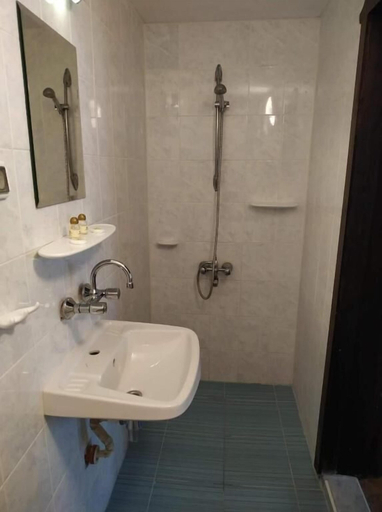 Bathroom 3, Dedovite Kashti, Lovech