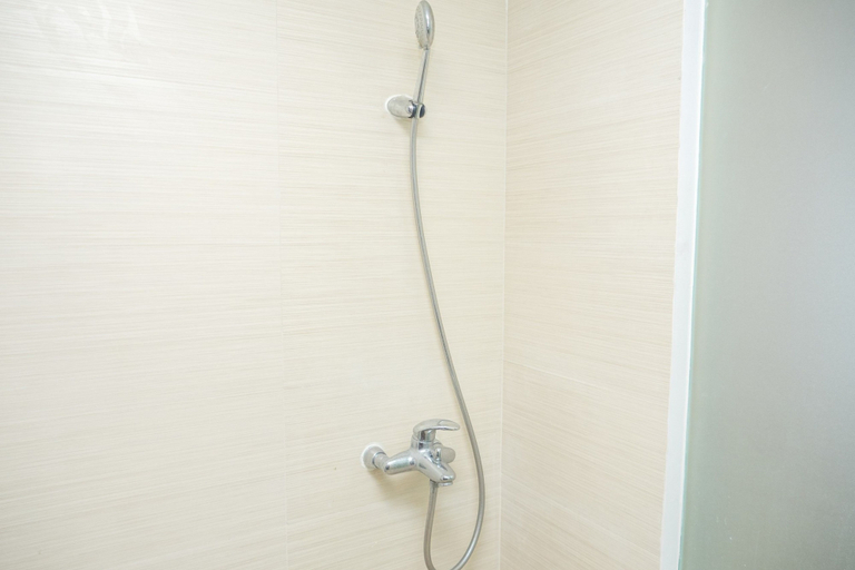 Bathroom 2, 3BR with Sofa bed at Gateway Pasteur Apartment, Bandung
