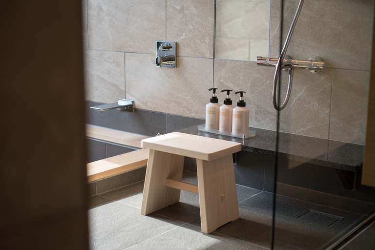 Bathroom 3, Hachi, Hakuba