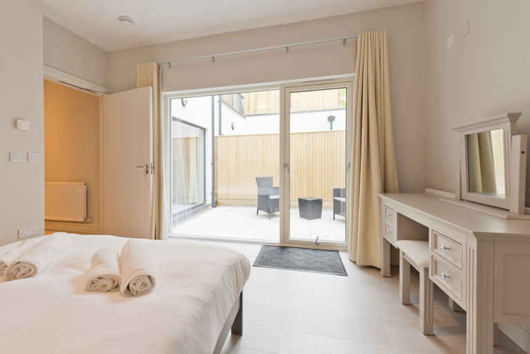 Bedroom 2, The Seamus Heaney Suite - hiphipstay, Dublin