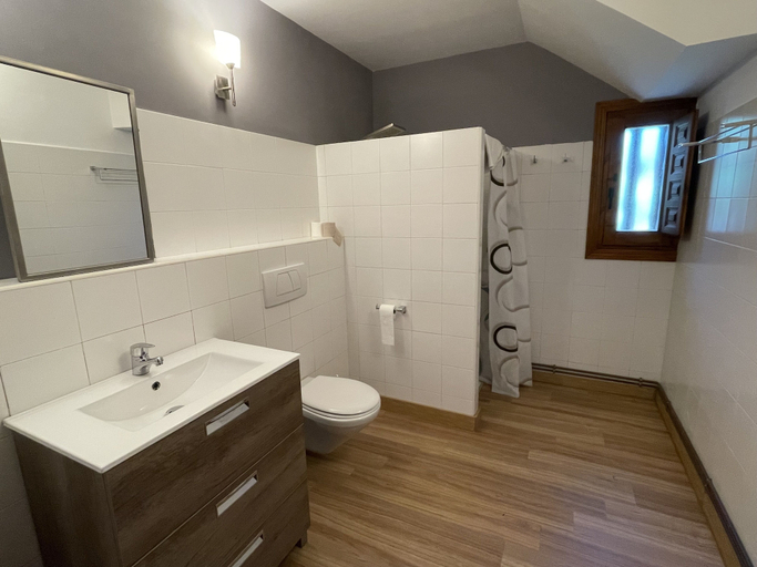Bathroom 3, El Bulín de Madarcos, Madrid