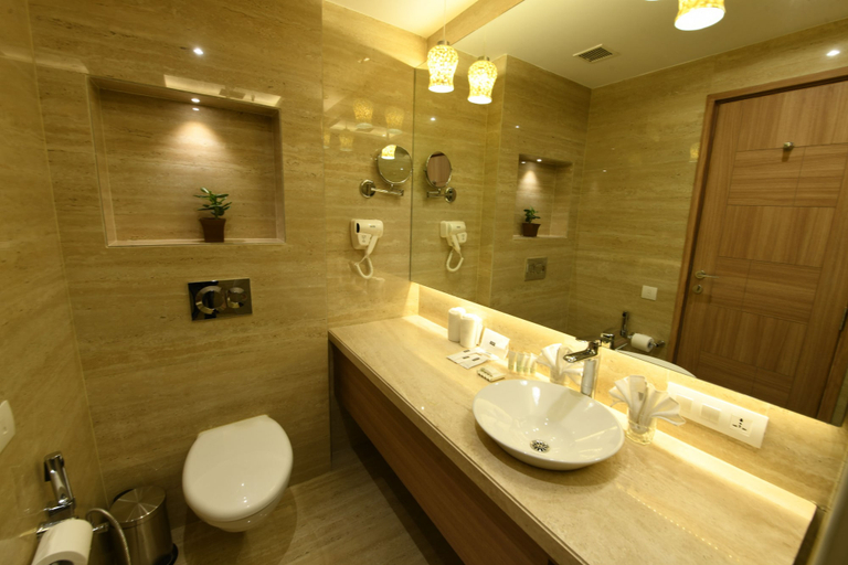 Bathroom 5, SureStay Plus Hotel by Best Western Amritsar, Amritsar