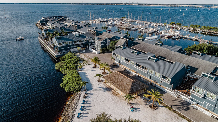 Exterior & Views