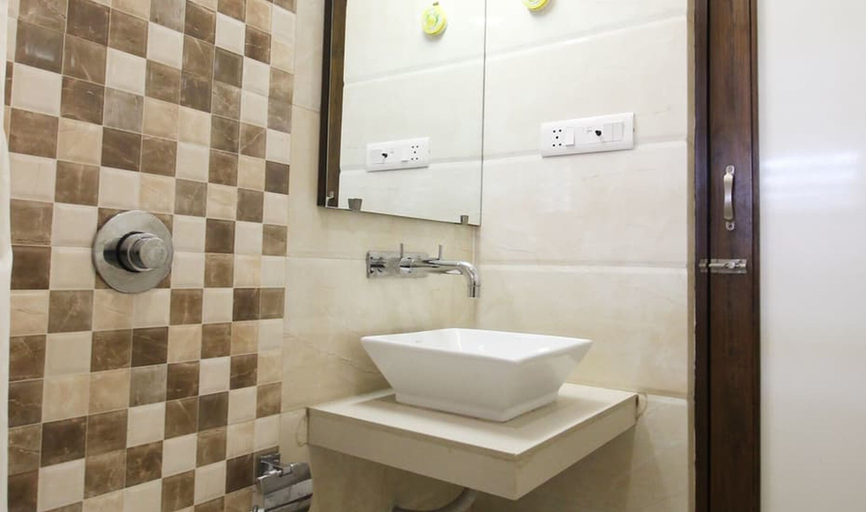 Bathroom 4, Hotel Aaram Orchard, Ahmadabad