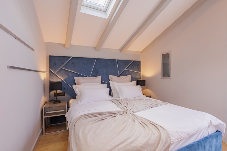 Bedroom 3, Split dream, Split
