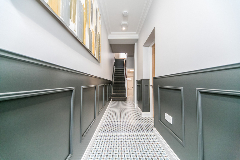 Others 5, Flat 14 Helena House, 1-bed, Sleeps 3, Parking, Reading