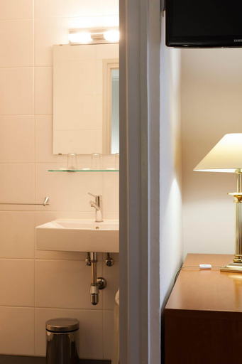 Bathroom 3, Hostal Roma, Lleida