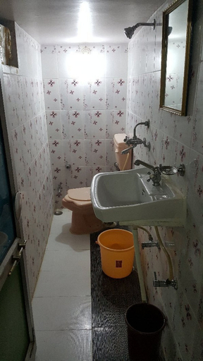 Bathroom, Goroomgo Dylan Cafe & Guest Jodhpur, Jodhpur
